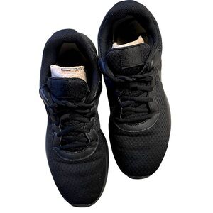 MEN’S NIKE TENNIS SHOES